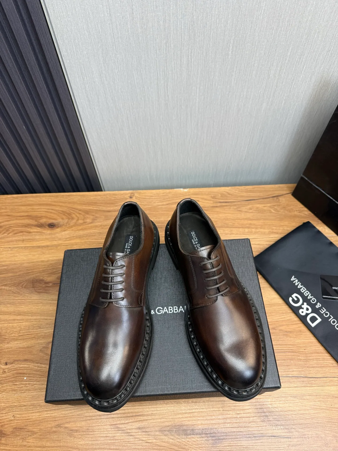 Men's shoes 💰900💰 DG. Men's casual lace-up leather shoes, the latest hot style 🔥 1:1 original purchase quality, top quality goods ⬆️The upper is imported open-edge beaded cowhide, cowhide, and cow suede. The hand-made three-dimensional stitching highlights the round toe design. The inner foot pads are all imported cowhide, with the original wear-resistant foam outsole, matching code 39-44, (38, 45 custom-made, non-returnable)
